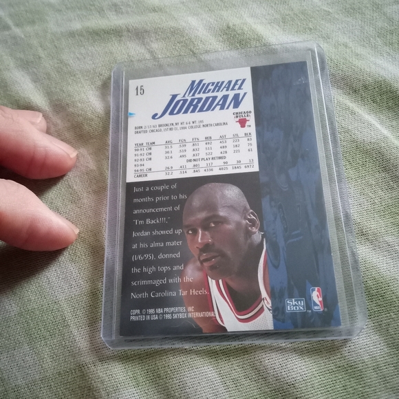 Michael Jordan 95-96 SKYBOX PREMIUM #15. ERROR - CAREER BLOCK TOTAL INCORRECT - Picture 4 of 8